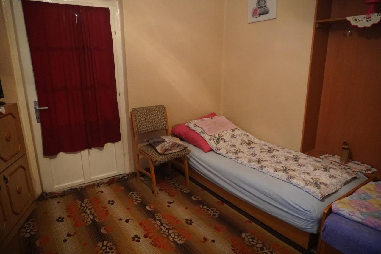 Piri Vendeghaz Hotel Hajduboszormeny Ngoại thất bức ảnh